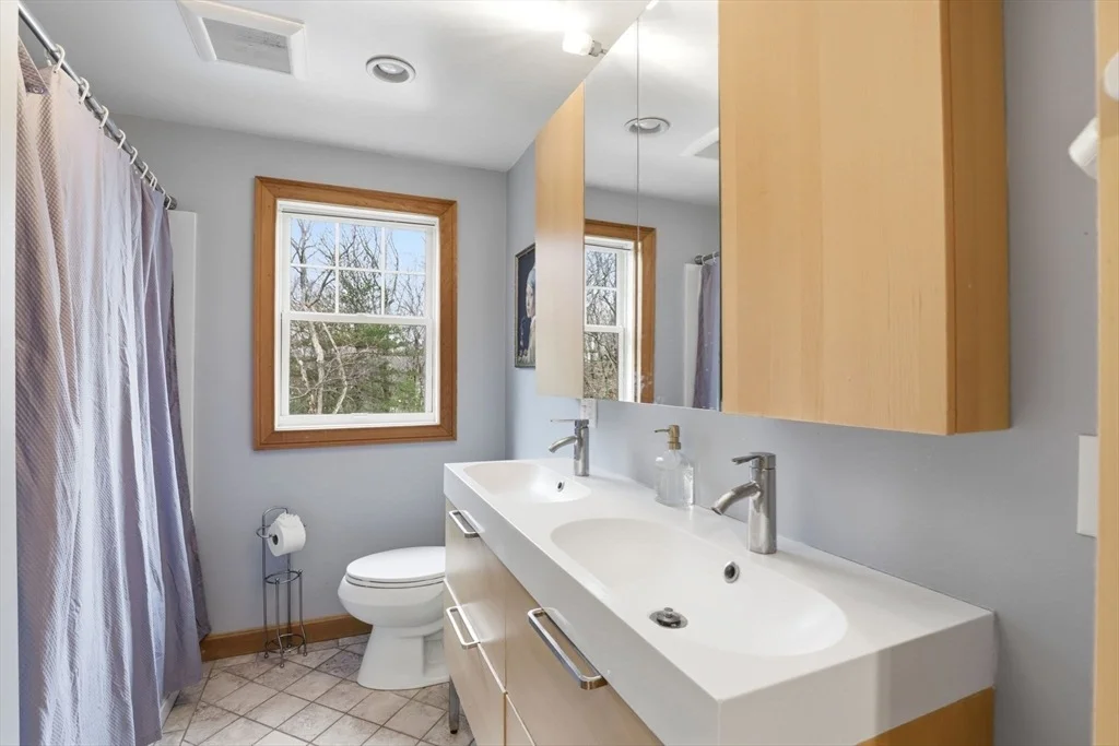 Photo of 1 Geraldine Ln