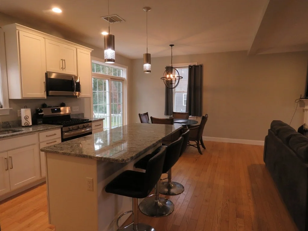 Photo of 33 Cobblestone Ln