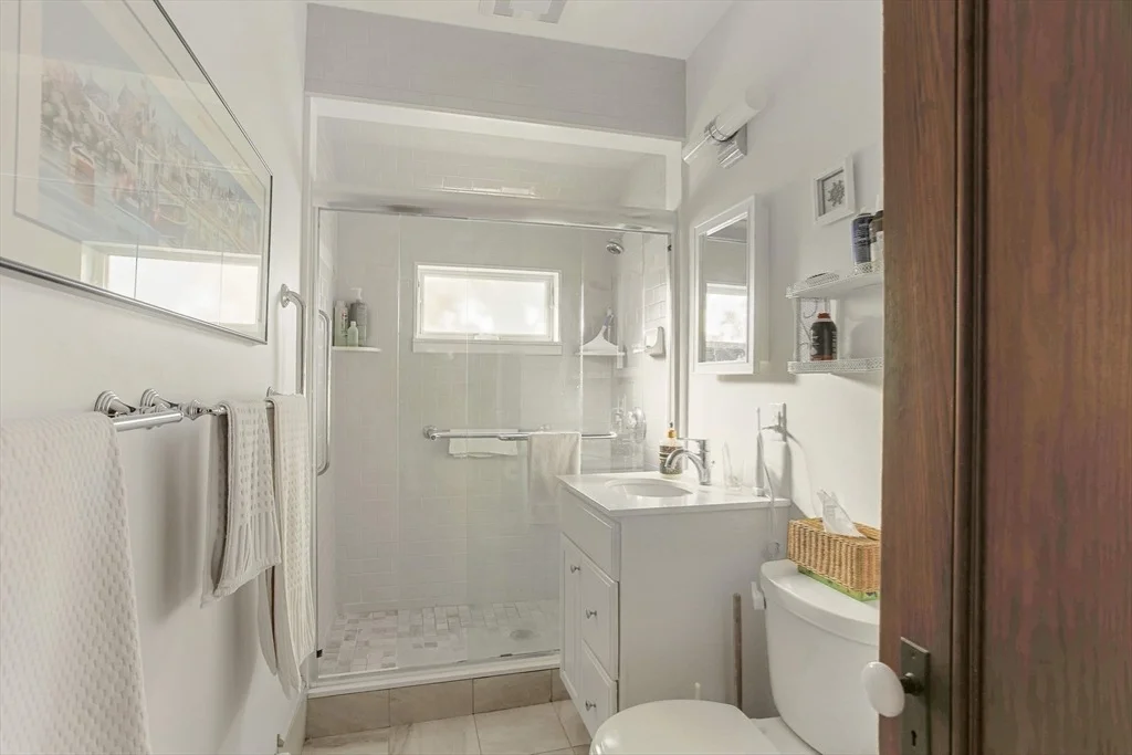 Photo of 48 Holbrook Ave