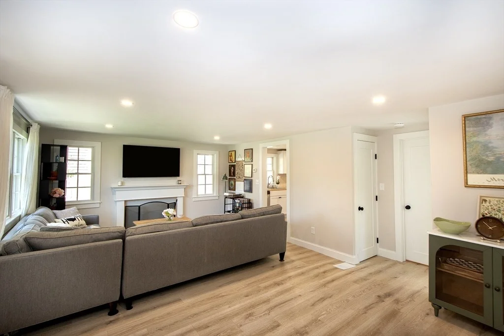 Photo of 90 Colonial Rd