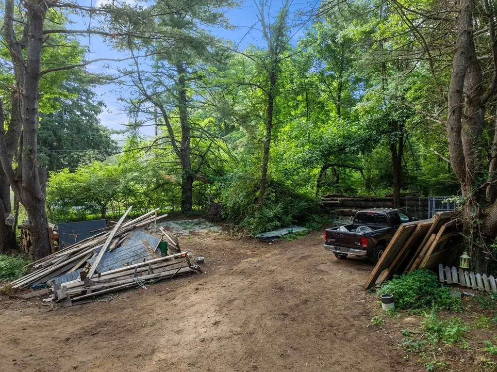 Photo of 305 Warren Rd