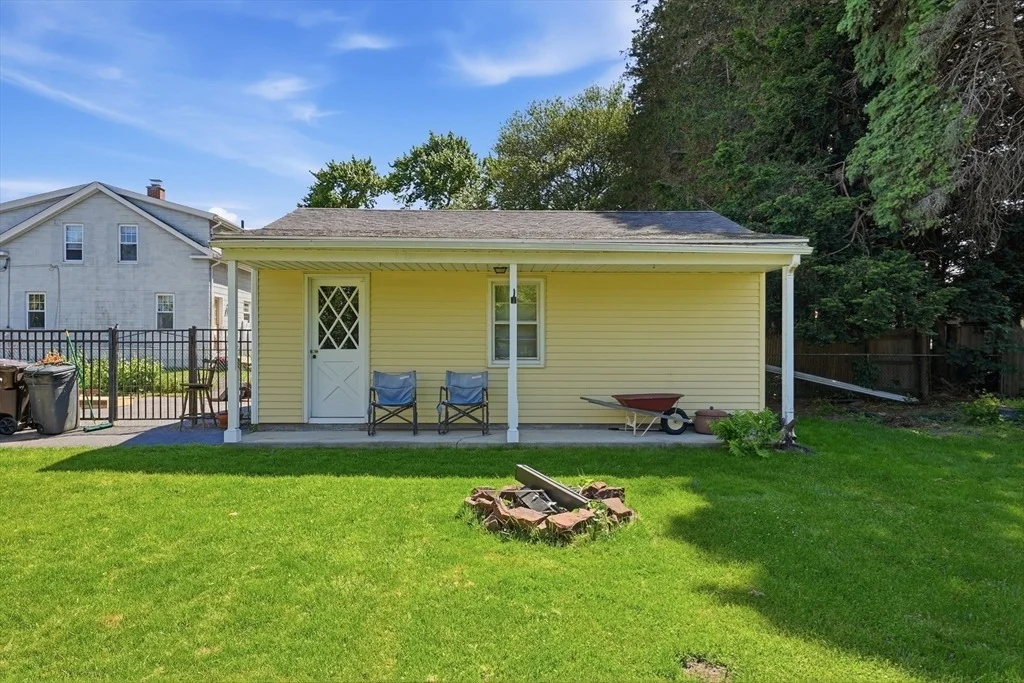 Photo of 375 River Rd