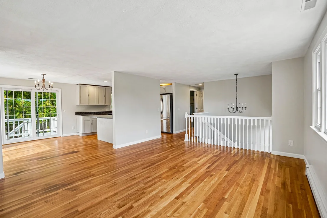 Photo of 7 Nirvana Dr