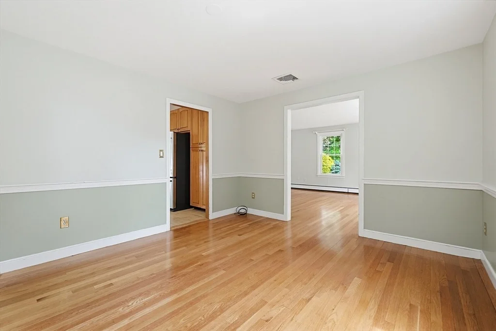 Photo of 7 Cahill Park Dr