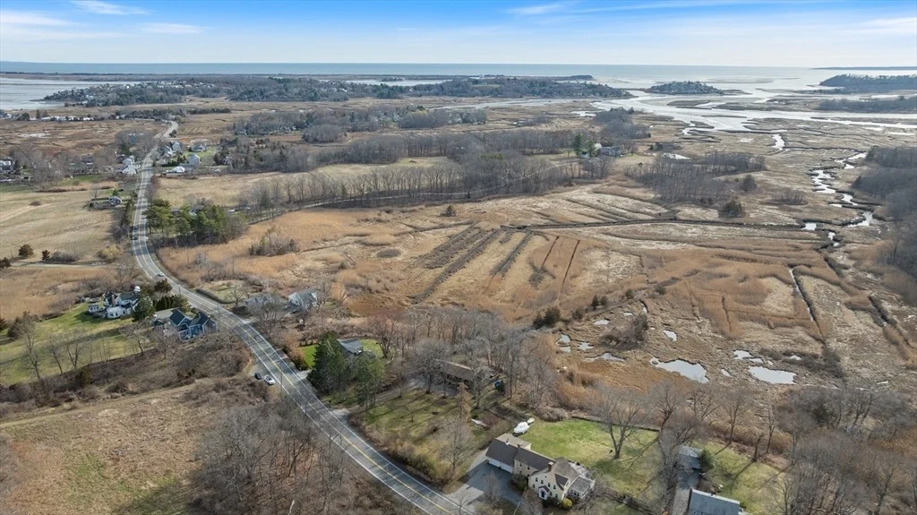 Photo of 33 Jeffreys Neck Rd