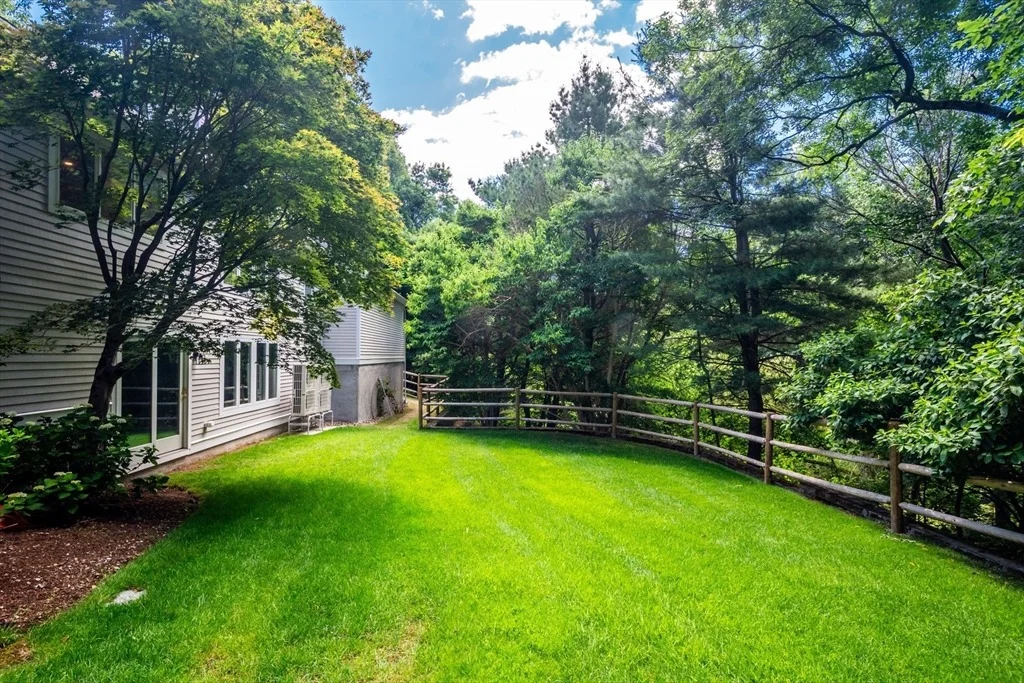 Photo of 15 Fieldstone Dr