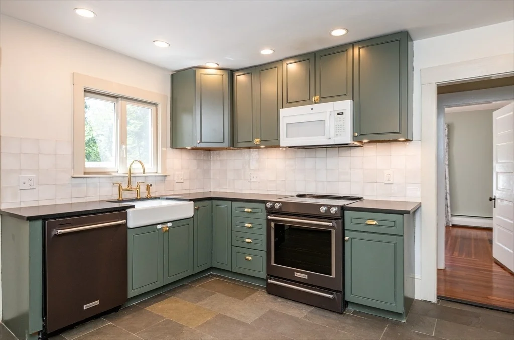 Photo of 34 Lowell Road