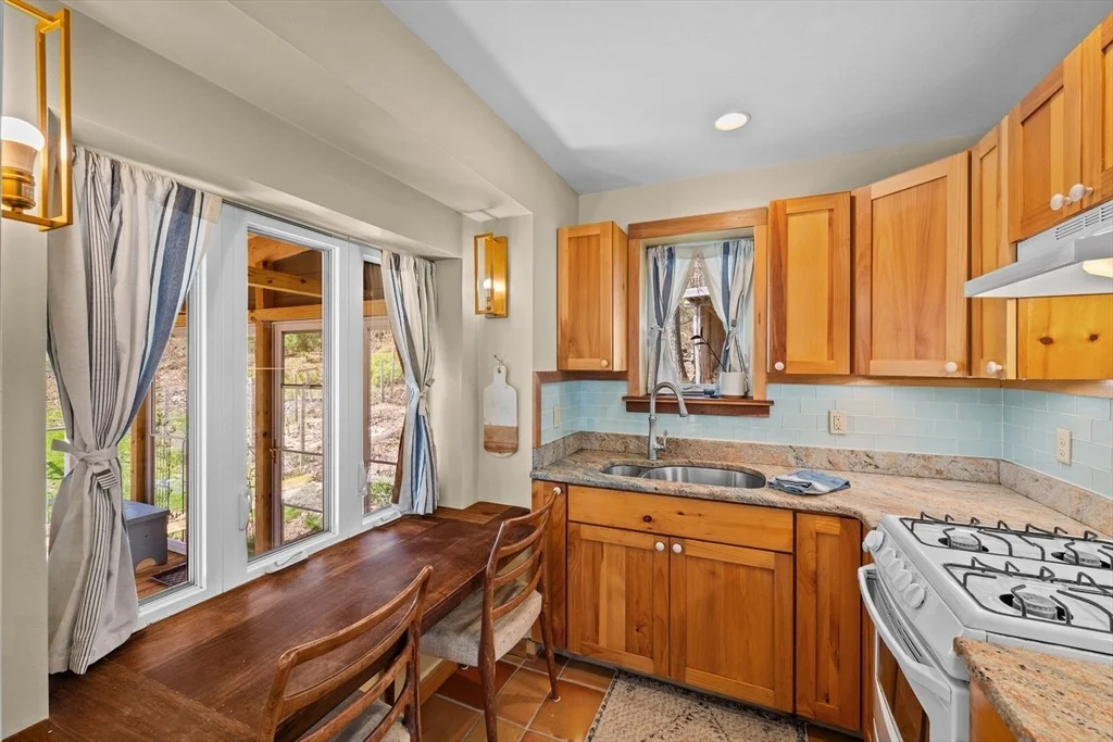 Photo of 999 Sheldon Road