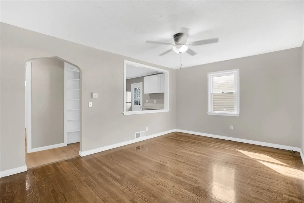 Photo of 55 Pheland St