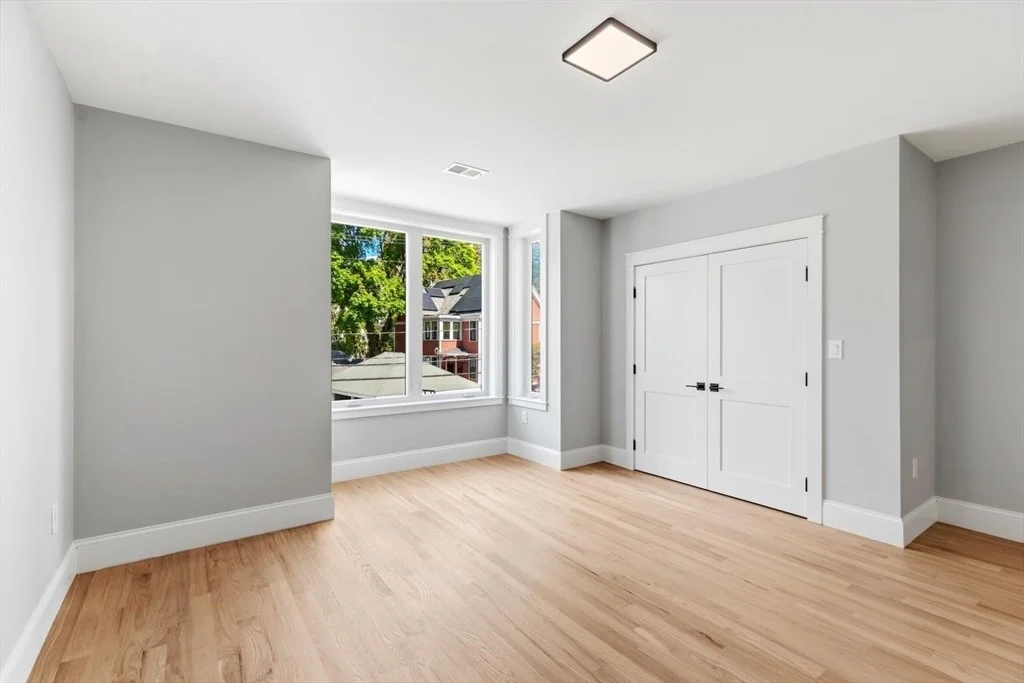 Photo of 27 Lewis Avenue