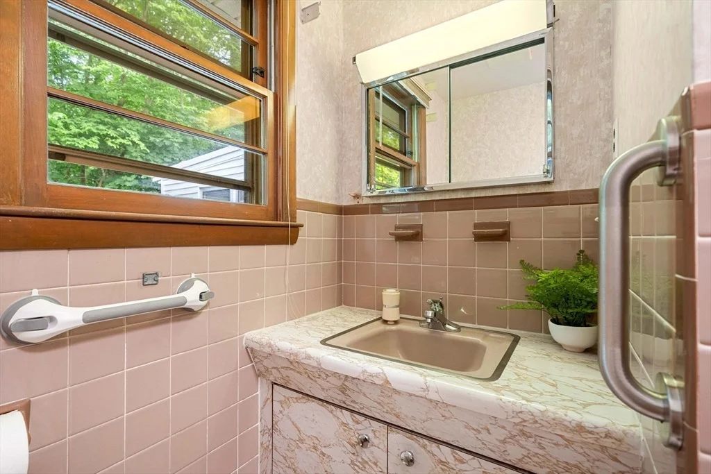 Photo of 12 Raylen Ave