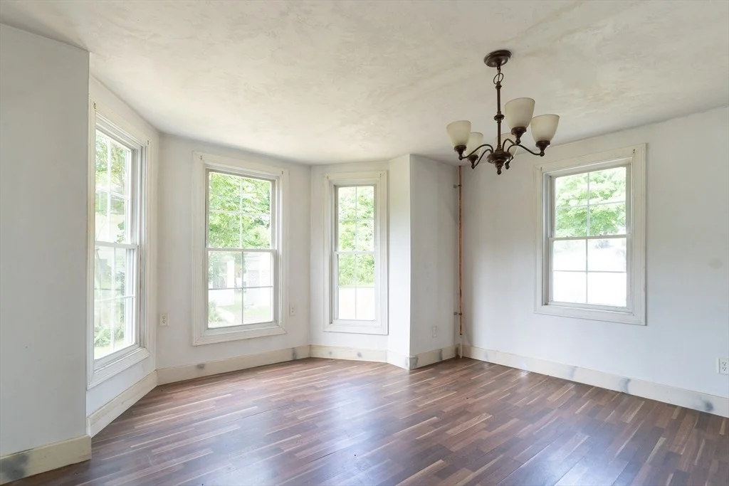 Photo of 1166 Main St