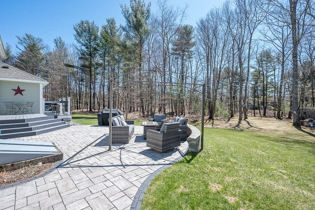 Photo of 7 Crestview Dr