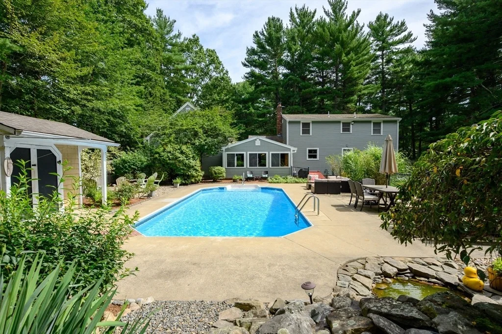 Photo of 86 Edgewater Dr