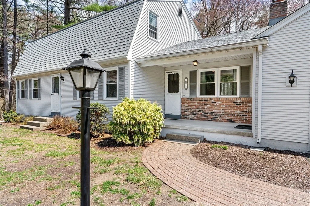 Photo of 8 Jeanne Circle