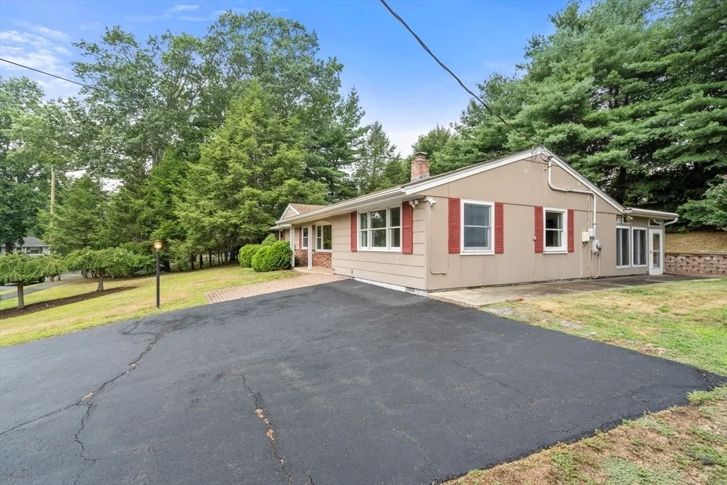 Photo of 6 Paulette Dr