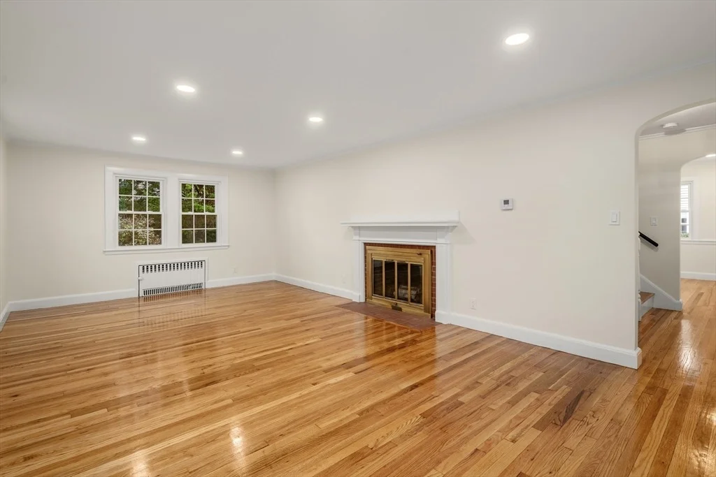 Photo of 6 Audubon Rd