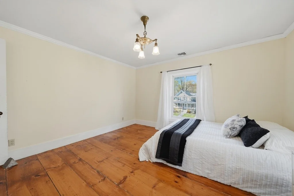 Photo of 1547 Main St