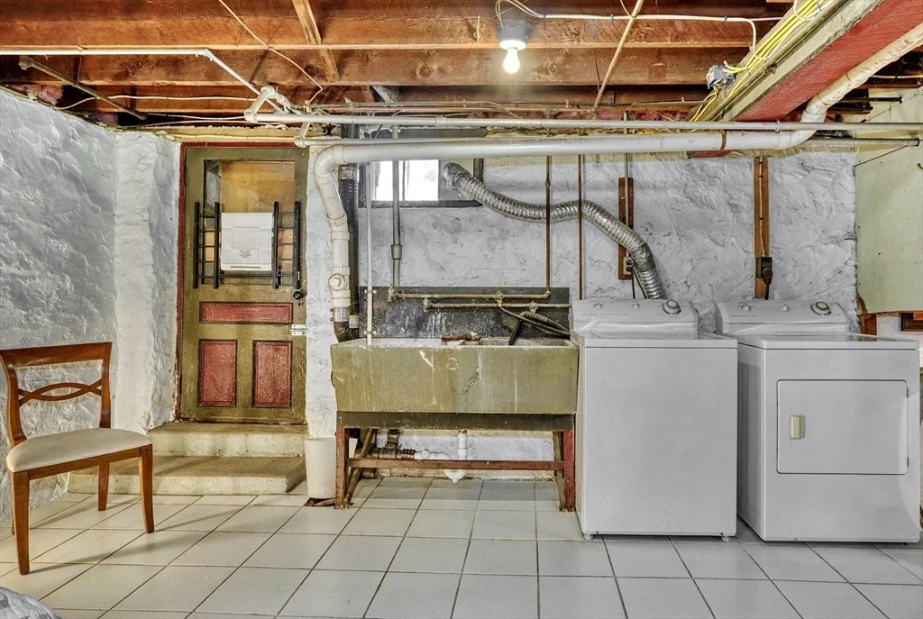 Photo of 17 Old Brook Cir
