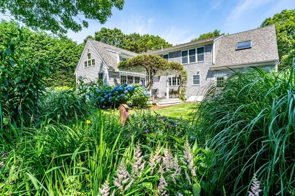 Photo of 8 Macandrew Dr