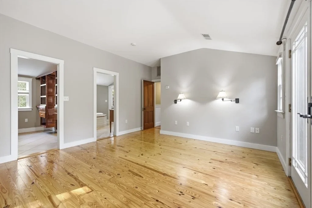 Photo of 338 Clapp Road
