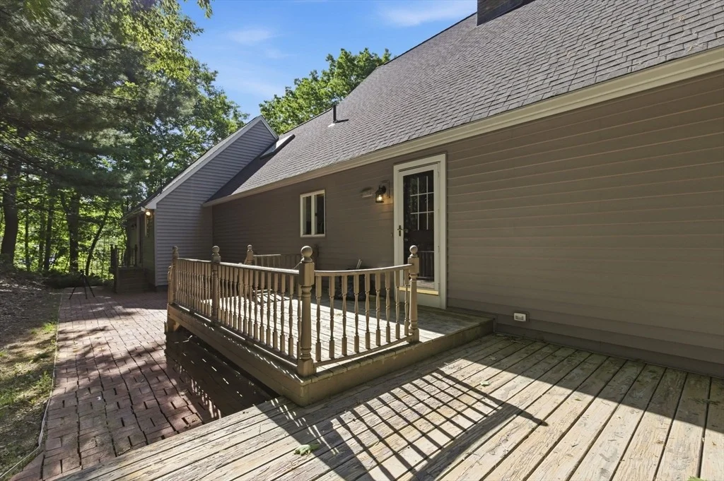 Photo of 18 N Common Rd