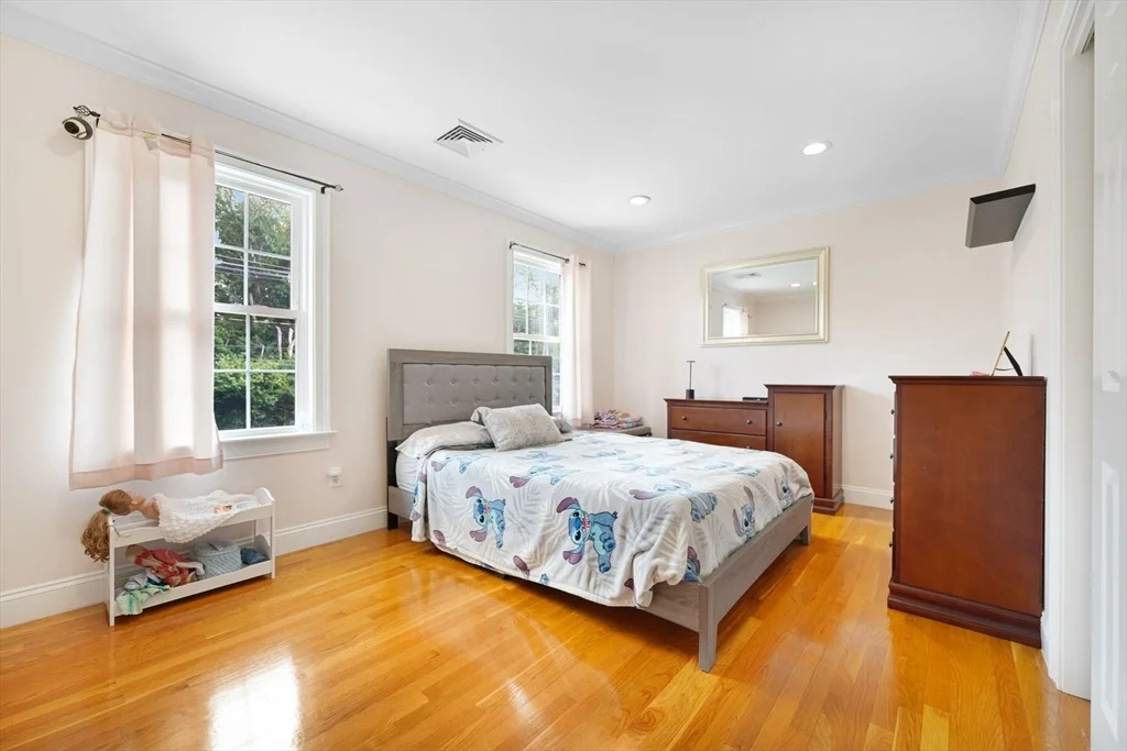 Photo of 489 Main St