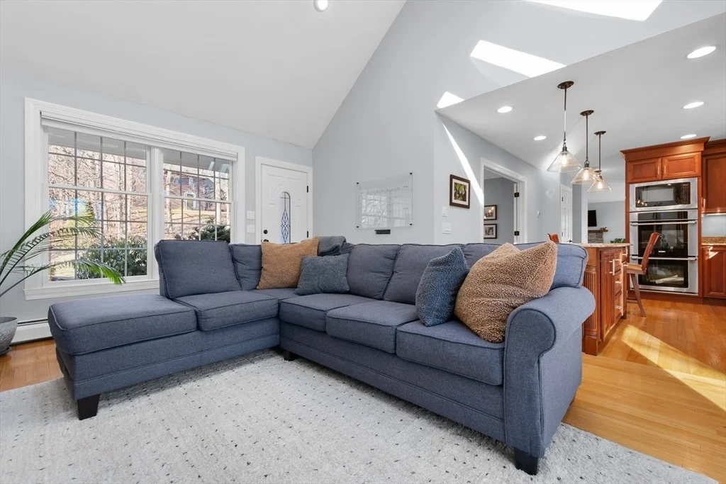 Photo of 25 Woodside Cir