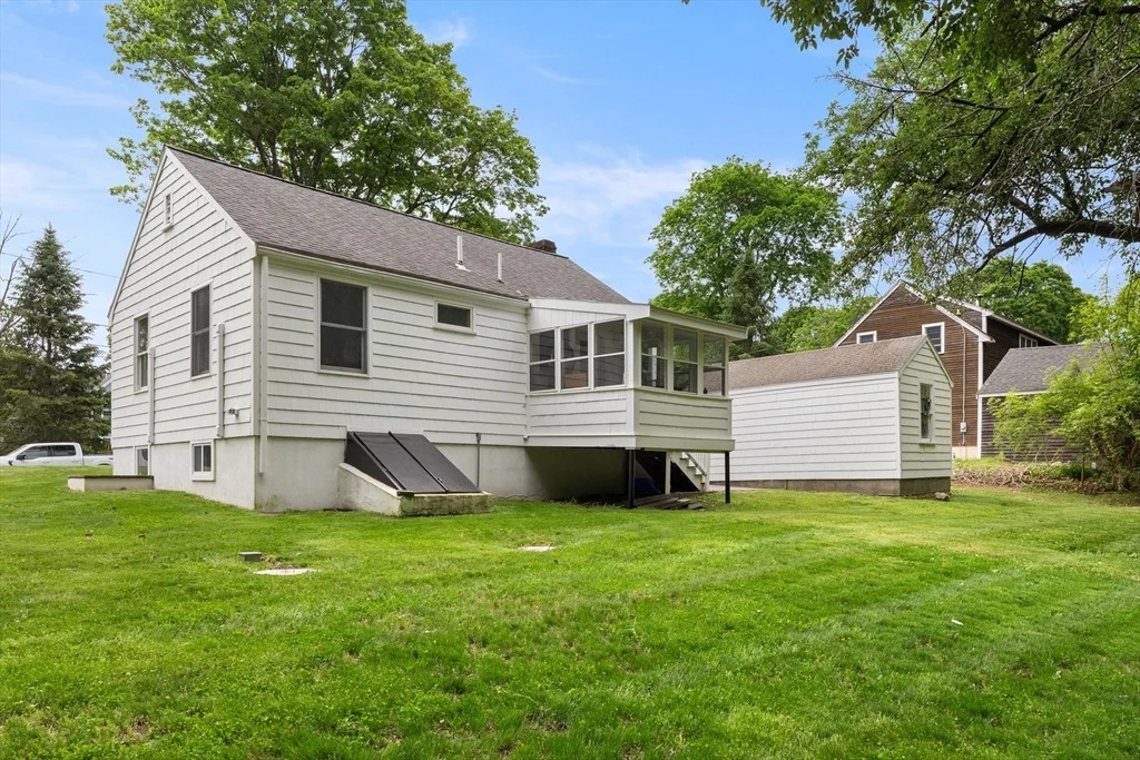 Photo of 84 Crest Rd