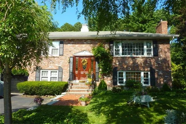Photo of 50 Benton Circle