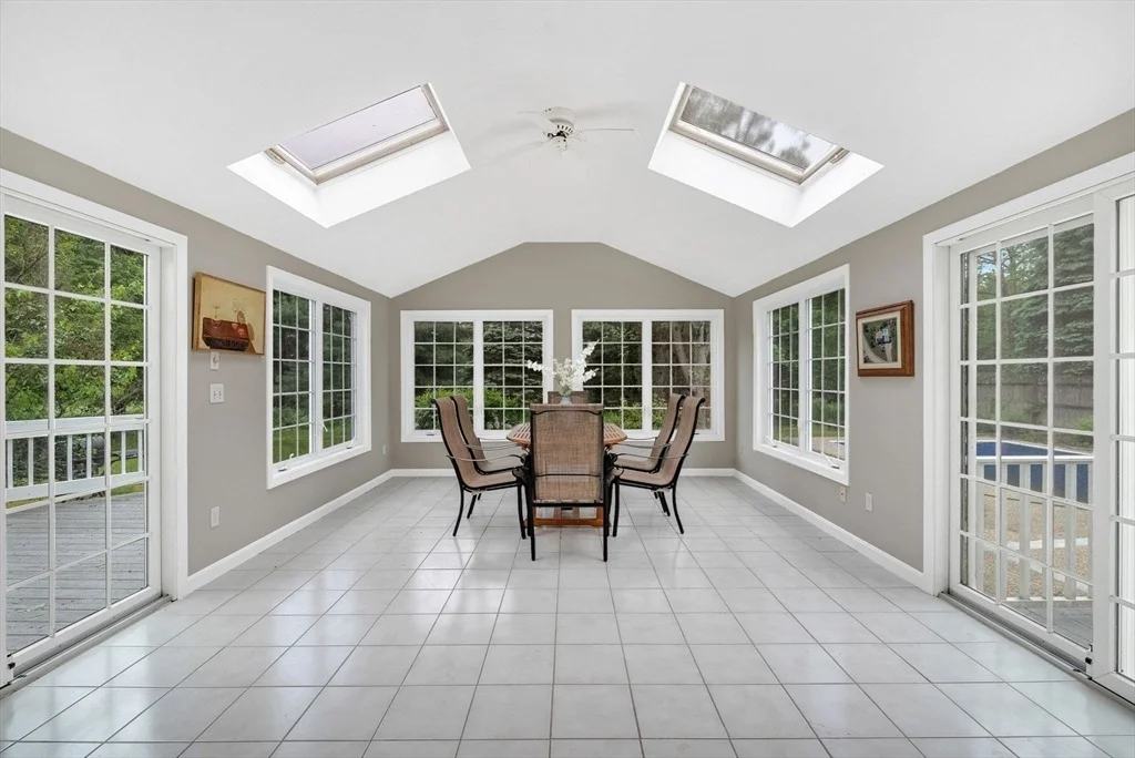 Photo of 4 Meadow Dr
