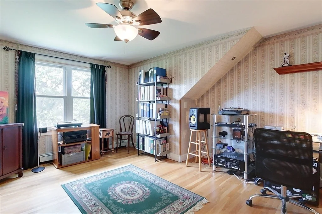 Photo of 220 River Rd