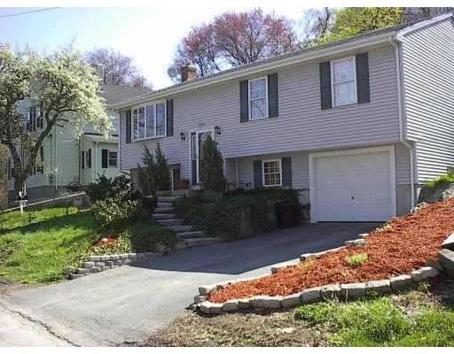 Photo of 399 Crescent St