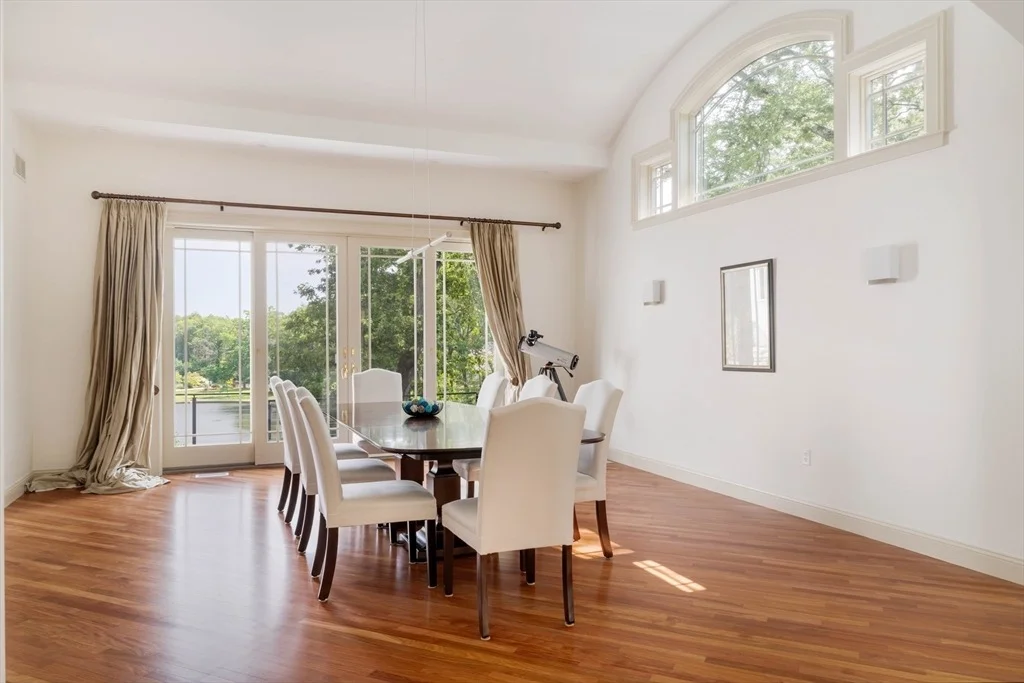 Photo of 100 Westcliff Rd
