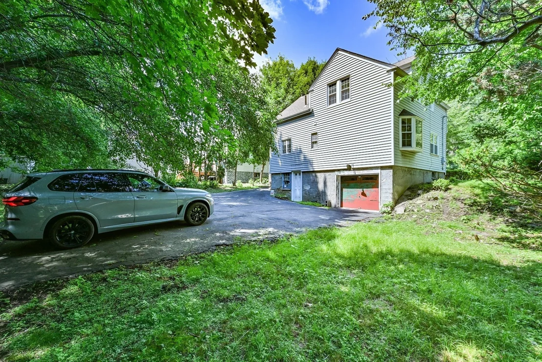 Photo of 1278 Pleasant St