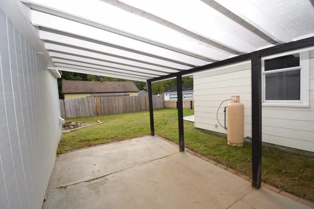Photo of 433 Putnam Hill Rd