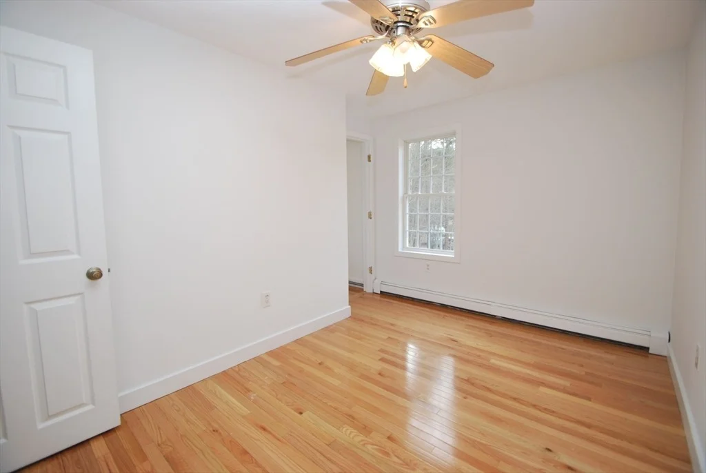 Photo of 11 Edgewater Ln