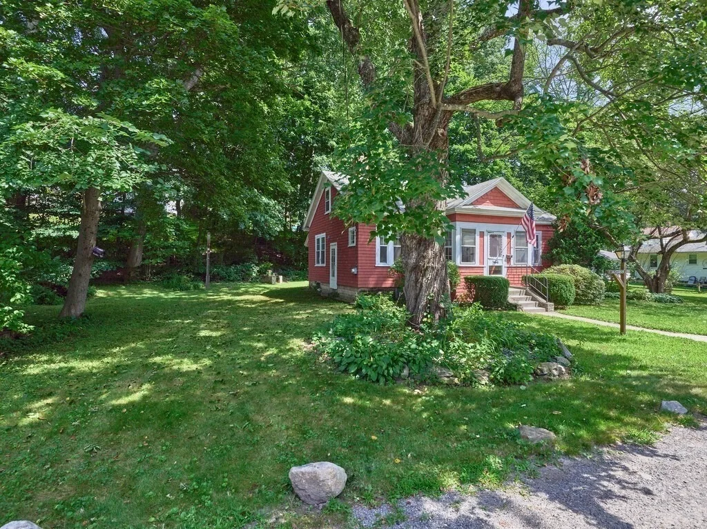 Photo of 34 Tiverton Parkway