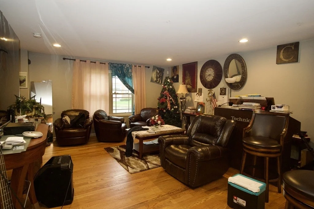 Photo of 1289 Bay St.