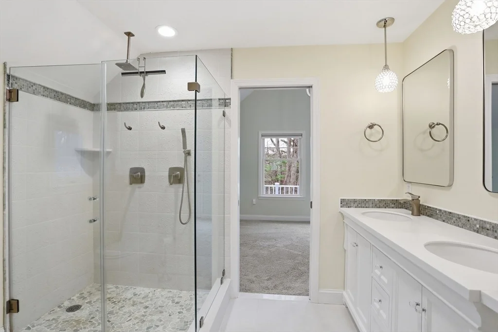 Photo of 284 Whiley Rd