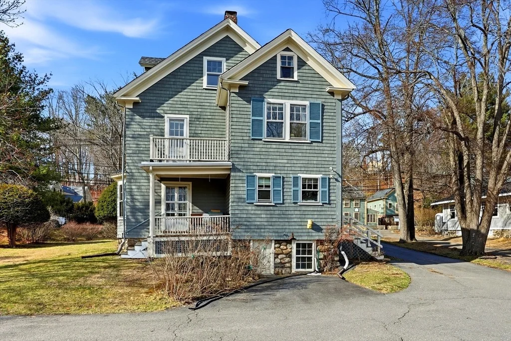 Photo of 242 Lexington Rd