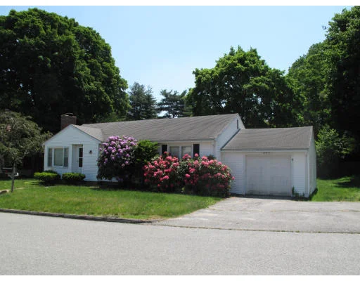 Photo of 10 Nipmuck St