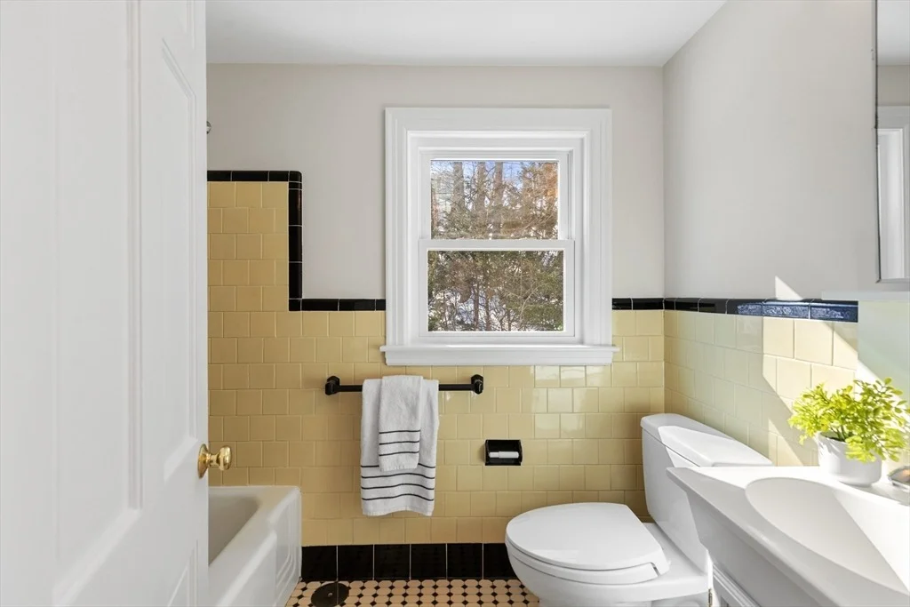 Photo of 115 Gloucester St