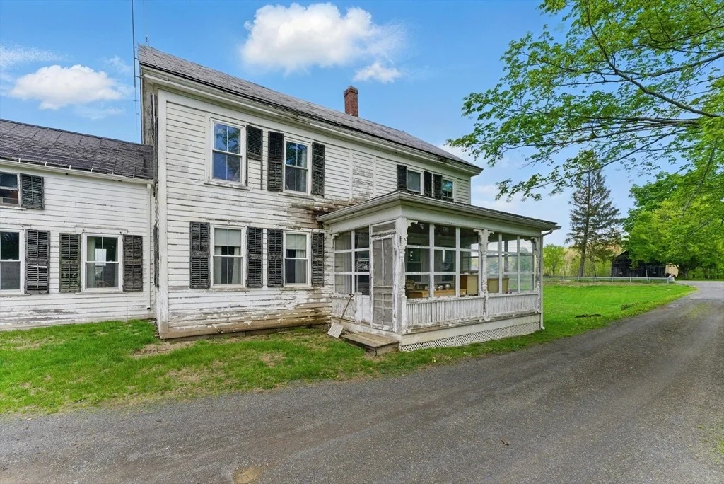 Photo of 394 River Dr