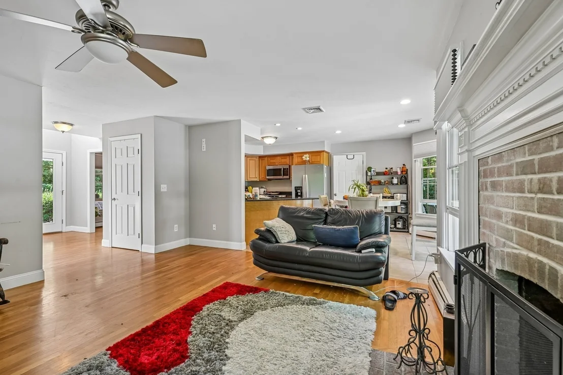 Photo of 8 Tiffany Rd