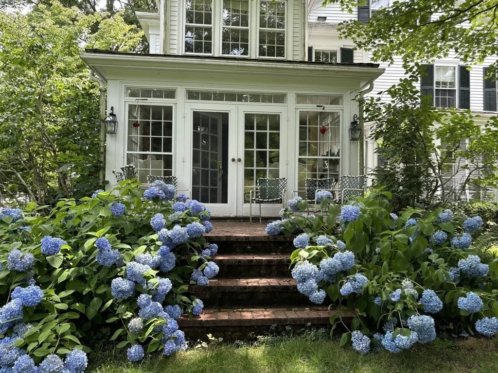 Photo of 727 Main St