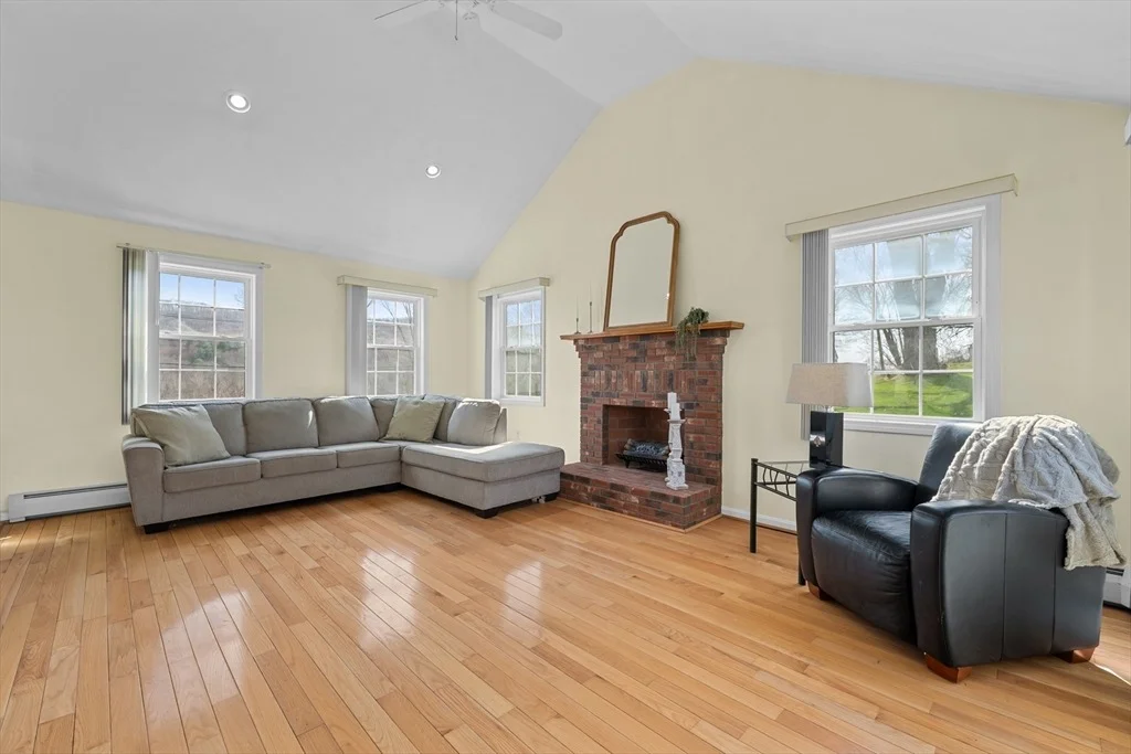 Photo of 30 Old West Warren Rd