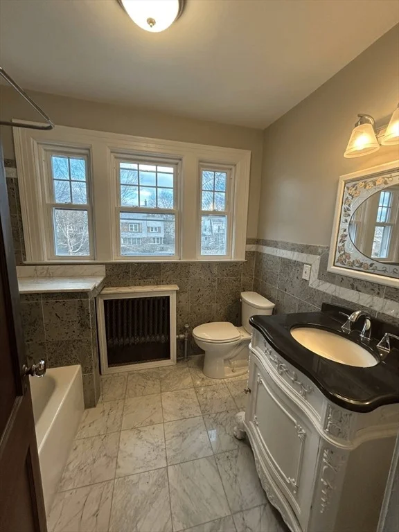 Photo of 122 Bellevue Ave