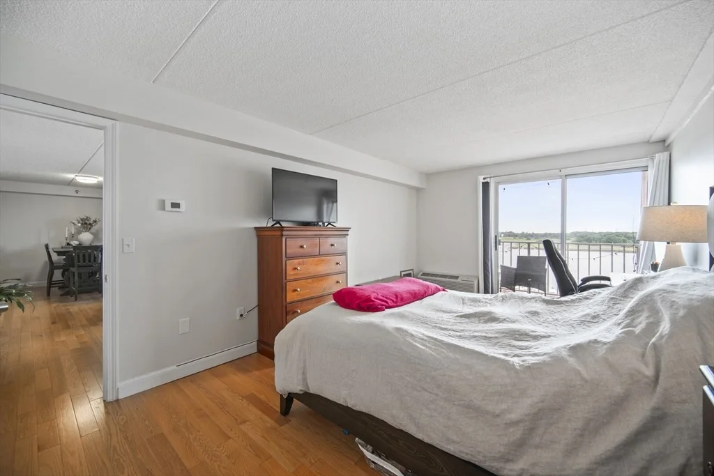 Photo of Unit 708 at 200 Cove Way