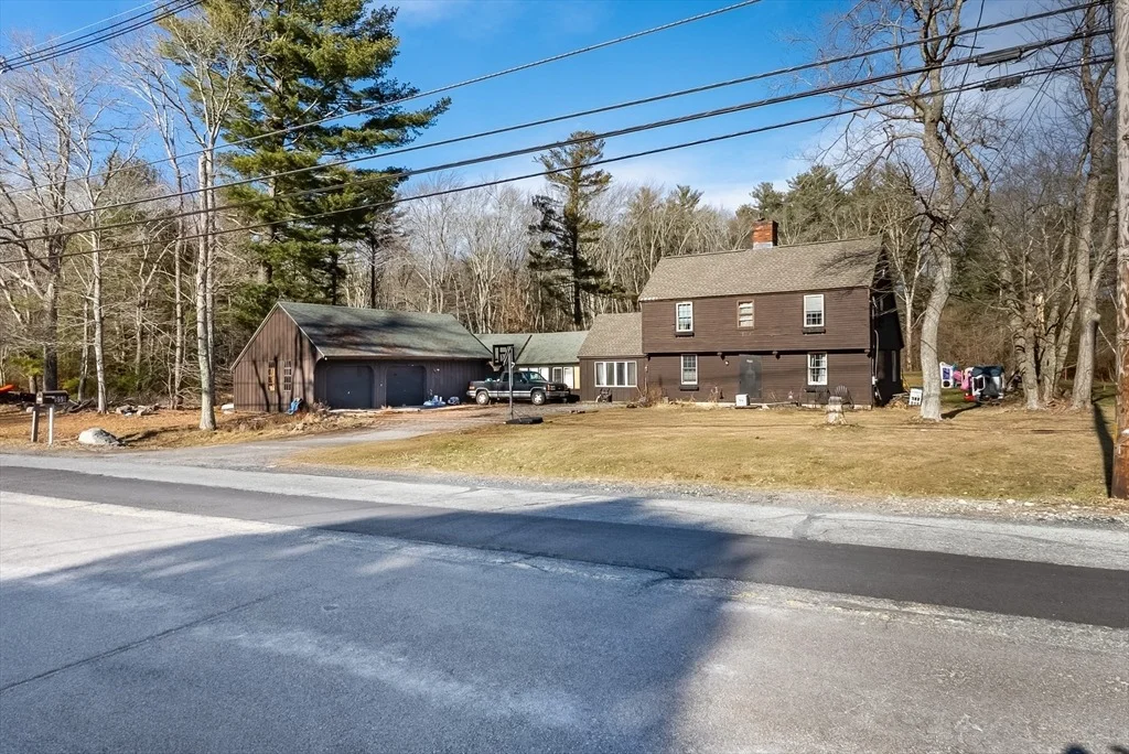 Photo of 966 Main St
